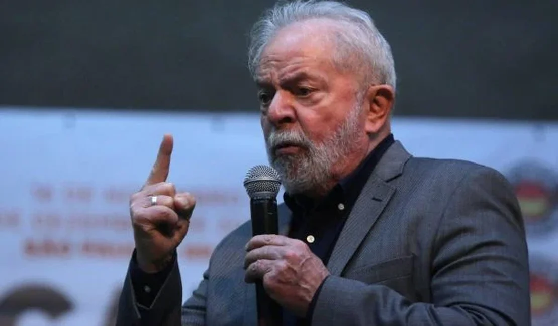 Primeira pesquisa eleitoral de 2022 aponta vitória de Lula no 1° turno