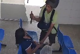 Vídeo. Homem invade posto de saúde e ameaça funcionários com faca, na zona rural de Arapiraca