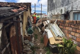 Operação recolhe cerca de 20 toneladas de lixo acumulado em casa em Maceió