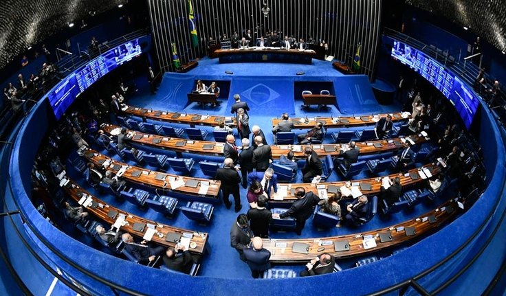 Plenário vota suspensão do decreto das armas, PECs e medidas contra corrupção