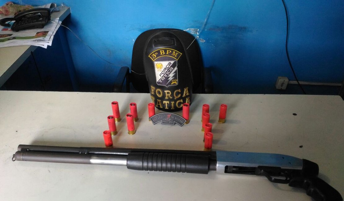 Força Tática prende homem que estava atirando no quintal em Igaci