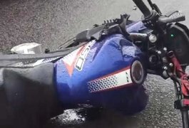 Motociclistas ficam feridos em batida frontal em Palmeira dos Índios