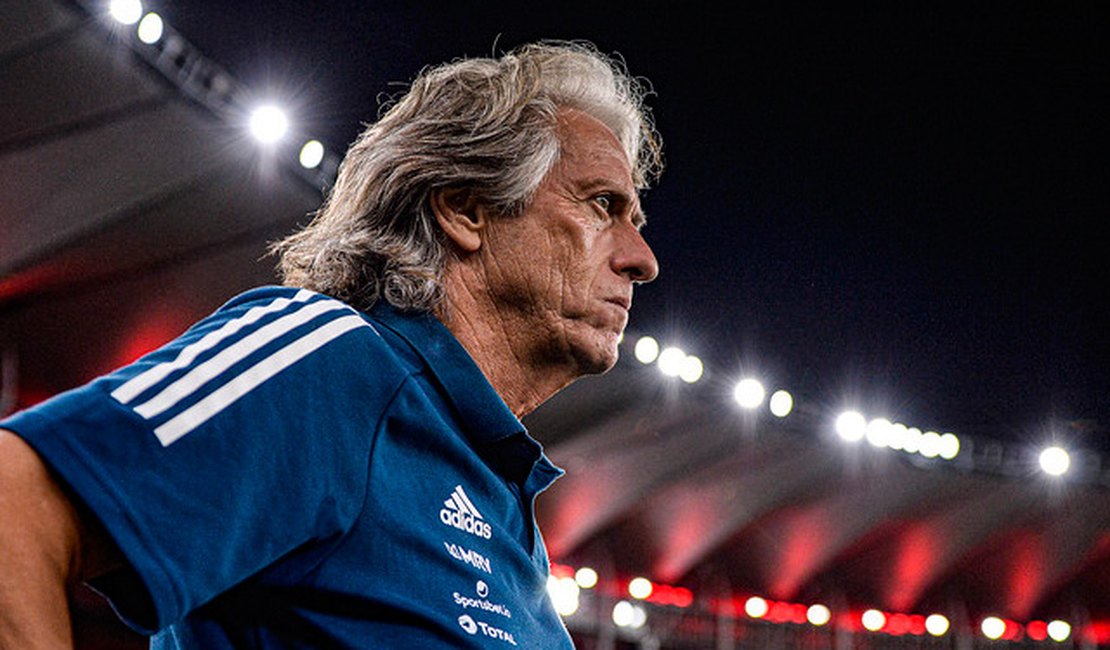 Flamengo trava apresentação de novo treinador após Benfica não depositar multa rescisória de Jorge Jesus