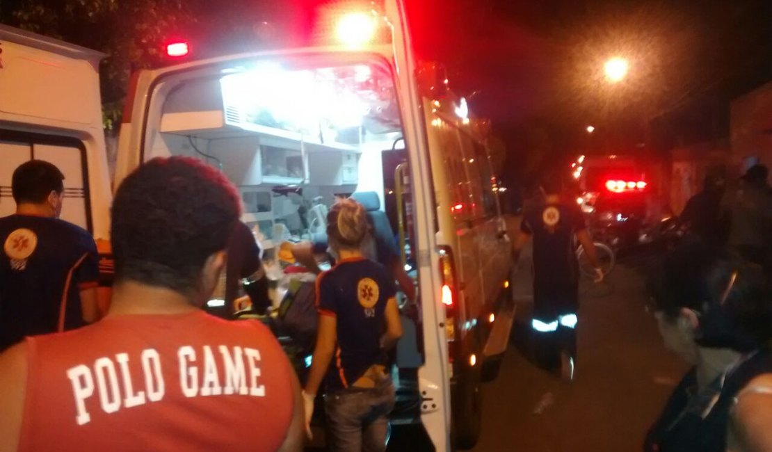 Jovem fica gravemente ferida após ser atropelada por motociclista em Arapiraca