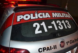 Menor é espancado e esfaqueado por dois homens, em São Miguel dos Campos