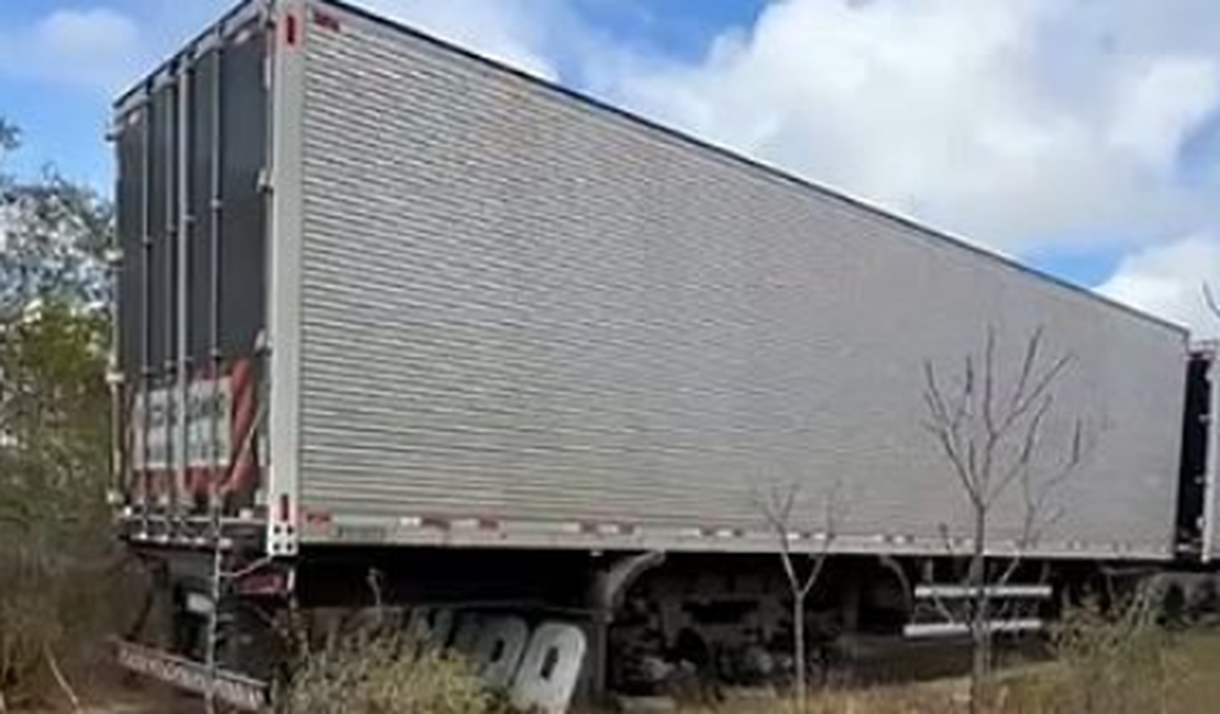 Homens amarram motorista de carreta em fazenda e roubam pneus do veículo, em Delmiro