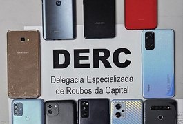 Polícia recupera e devolve aparelhos celulares roubados, em Alagoas