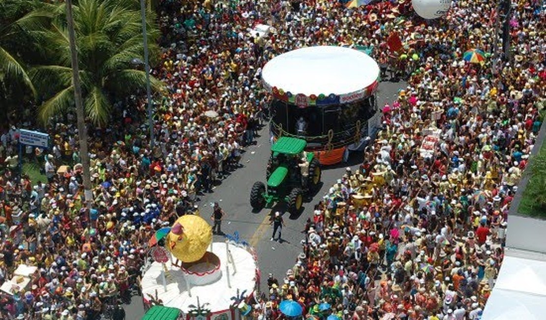 Orquestra do Pinto da Madrugada vai tocar nas escadarias da Associação Comercial de Maceió