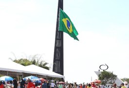 Cerimônia de troca da Bandeira do Brasil abre semana da Pátria