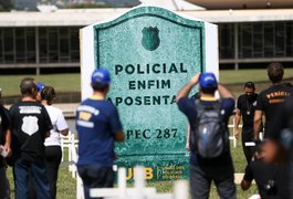 Manifestantes tentam invadir a Câmara em protesto contra reforma da Previdência