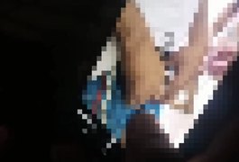 Mulher decepa pênis de idoso e joga membro do companheiro no lixo em Feira de Santana