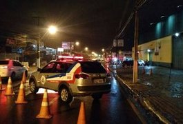 Operação “Lei Seca” prende cinco e autua 46 condutores durante a madrugada