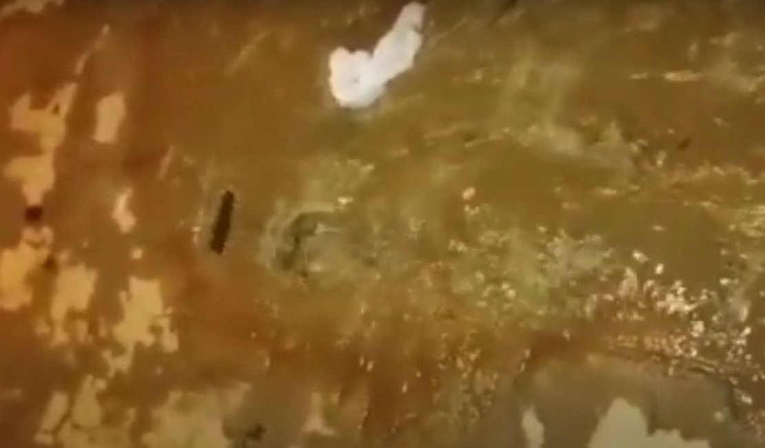 Vídeo. Moradores do Nilo Coelho aguardam há mais de um mês conserto de vazamento de água