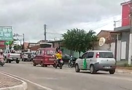 Vídeo. De forma tímida, empresários arapiraquenses realizam carreata para reabertura do comércio