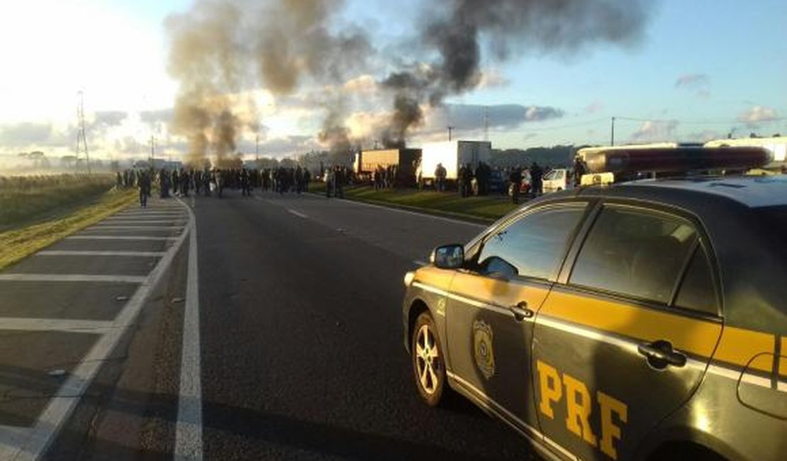 Capitais registram greve de categorias e protestos nesta sexta-feira