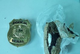 Mulher de reeducando é flagrada tentando entrar com drogas em presídio