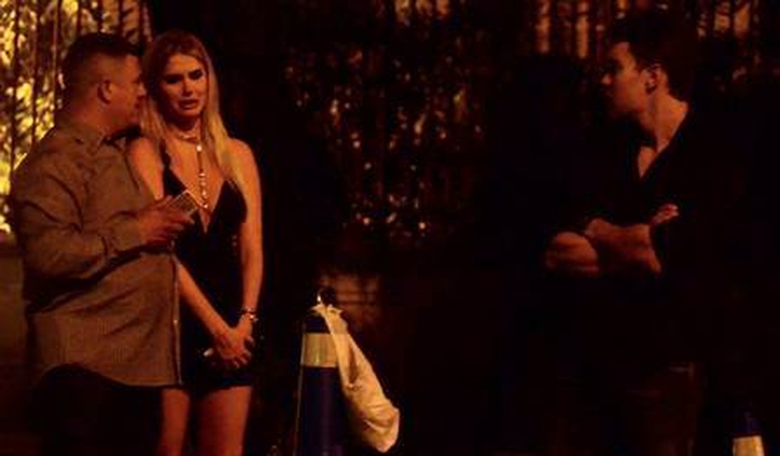 Bárbara Evans cai no choro após discussão com namorado por ciúmes