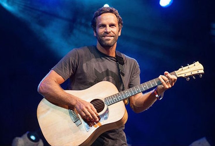 Jack Johnson presenteia fãs com música nova