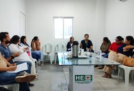 Hospital de Emergência do Agreste debate exaustão emocional em roda de conversa com profissionais