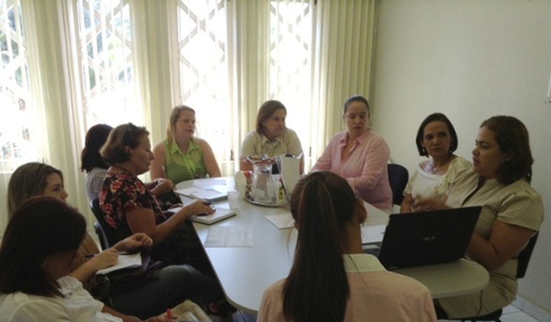 Mesa Redonda discute leis e violência contra à mulher