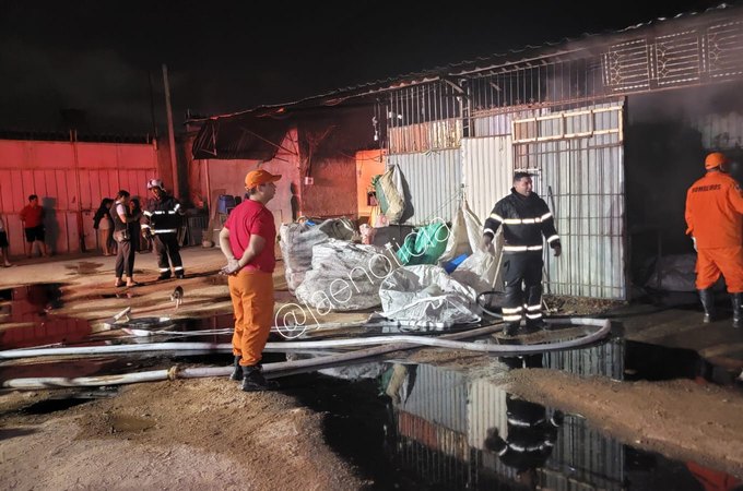 Incêndio atinge galpão utilizado para armazenamento de materiais recicláveis em Arapiraca