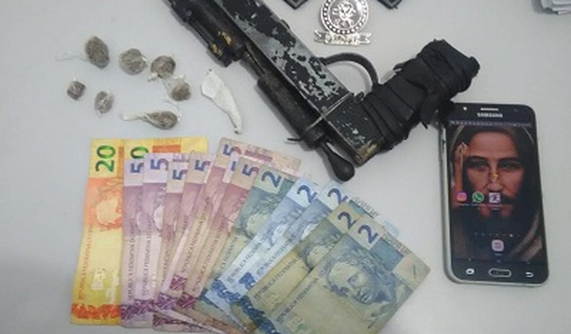 Militares detêm cinco suspeitos com drogas, arma de fogo e dinheiro em Capela