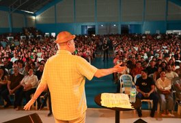 Feira Grande comemora o Dia do Servidor Público com humor e alegria ao lado de Zé Lezin﻿