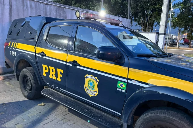 PRF prende homem com passagem pela polícia por porte ilegal de arma de fogo em Rio Largo