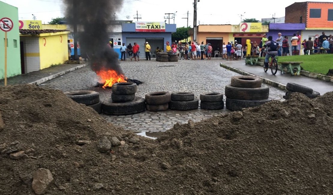 Protesto contra desocupação de área bloqueia ruas em União dos Palmares