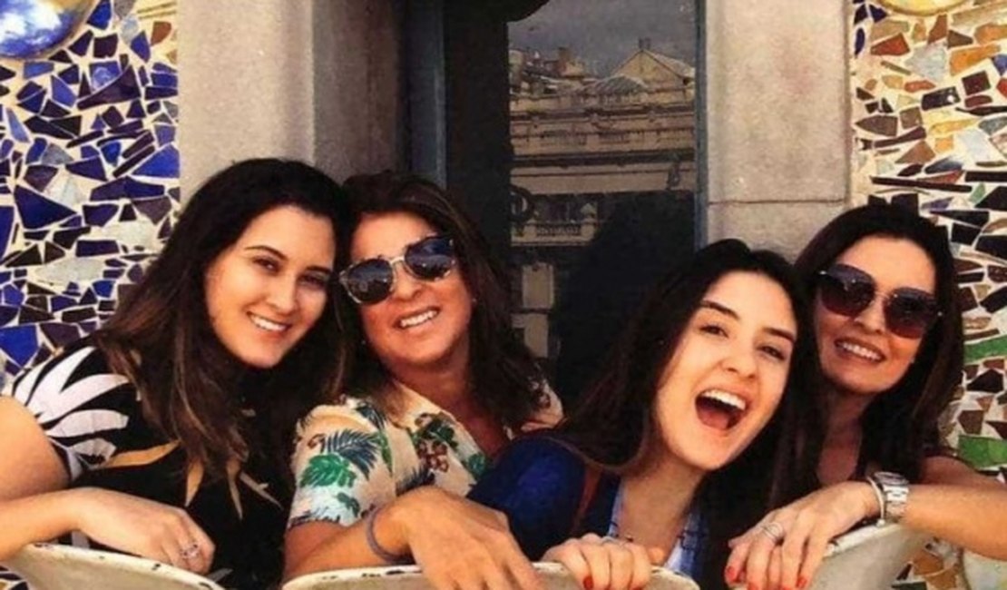 Em Barcelona, Fátima Bernardes curte dia de passeio com as filhas