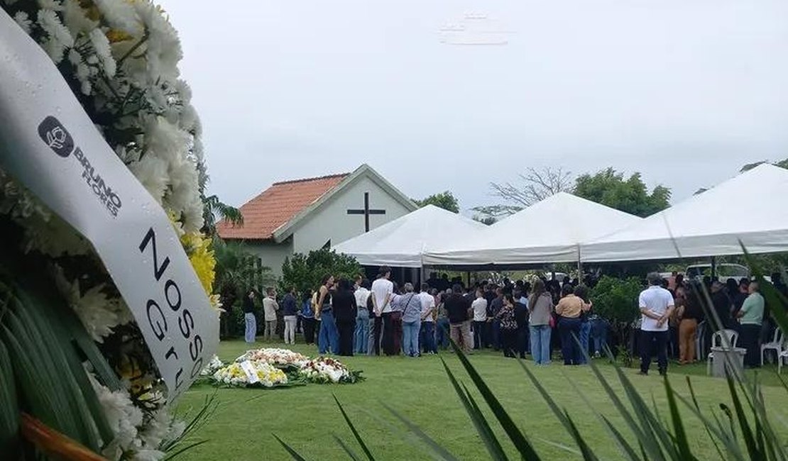 Sob forte comoção, jovem vítima de acidente na AL-220 é sepultado em Arapiraca