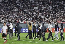 Conmebol dá vitória ao Fortaleza contra Colo-Colo após jogo com invasão