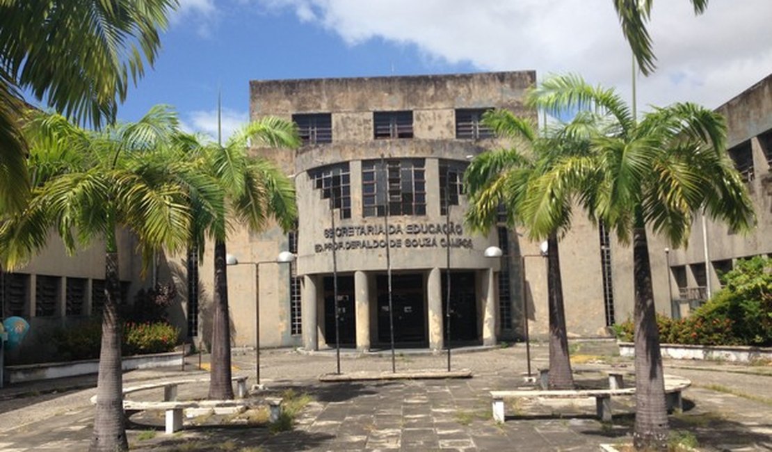 Criminosos invadem prédio da Secretaria de Educação, em Maceió