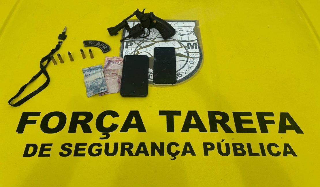 5º Batalhão recupera moto roubada e prende homem com arma de fogo, em Maceió