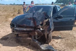 Motorista fica ferido após perder controle de carro e bater em árvore no interior de Alagoas