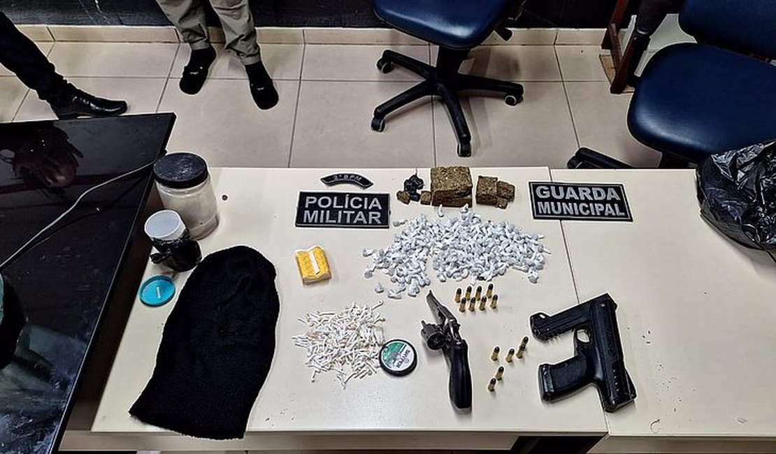 Homem é visto com revólver e adolescente em carro e acaba preso em Ibateguara