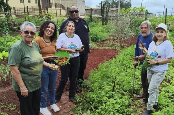 Agricultora de Arapiraca fortalece produção ao reutilizar mantas geotêxtis de empresa de saneamento em chácara