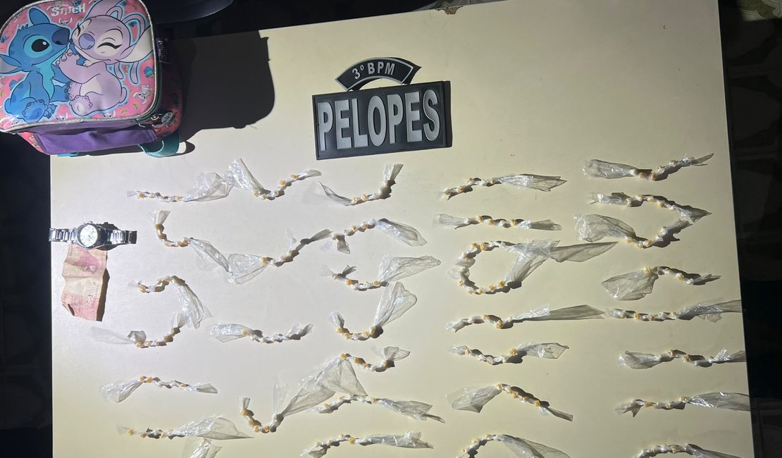 Dois adolescentes de 16 anos são apreendidos após PM encontrar pedras de crack em mochila infantil, em Arapiraca