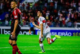 CRB vence em casa na Série B e cola no G-4