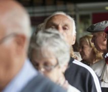 Aposentados e pensionistas começam a receber primeira parcela do décimo terceiro