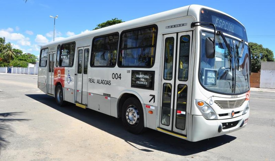 Dupla armada assalta ônibus da Real Alagoas no centro de Maceió