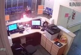 Homem entra em hospital e coloca fogo no guichê de atendimento
