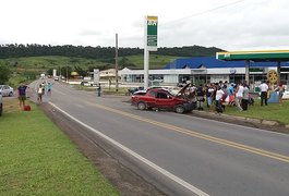 Colisão envolvendo dois carros deixa 6 pessoas feridas na BR-101, em Alagoas