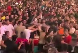Vídeo mostra troca de socos, 'voadoras' e agressão com mesa durante festa em São Miguel dos Campos