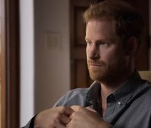 Príncipe Harry trabalha em biografia 'extremamente danosa' à monarquia