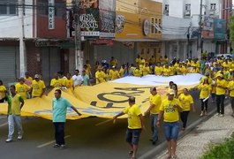 Cerca de 60 pessoas realizam ato contra o governo Dilma em Arapiraca