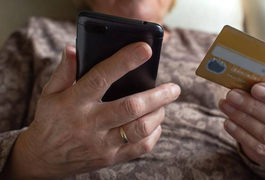 Falsa correspondente bancária é presa por aplicar golpes de empréstimos em idosos no Agreste de Alagoas