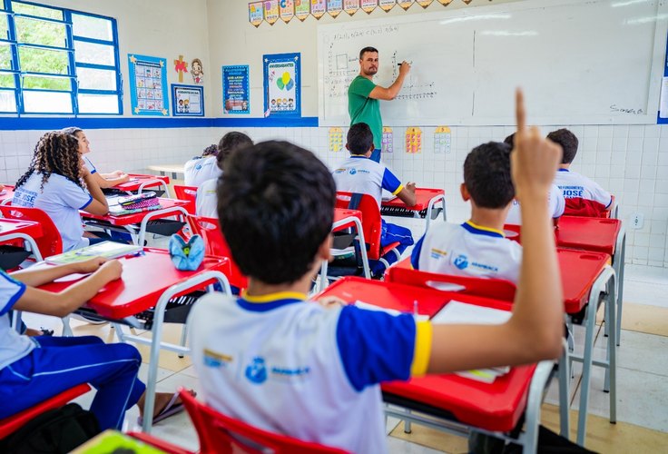 Prefeitura de Arapiraca lança edital de concurso público com 392 vagas para a Educação