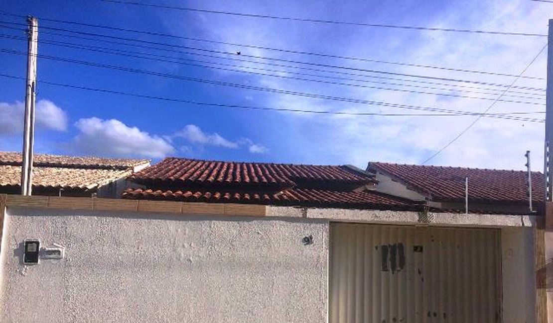 Corpo de mulher é encontrado dentro de residência no bairro Boa Vista, em Arapiraca