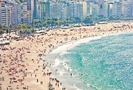 Golpe do milho: ambulante é preso em Copacabana por cobrar R$ 1 mil de turistas
